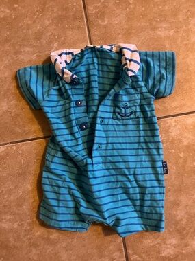 Le Top onesie